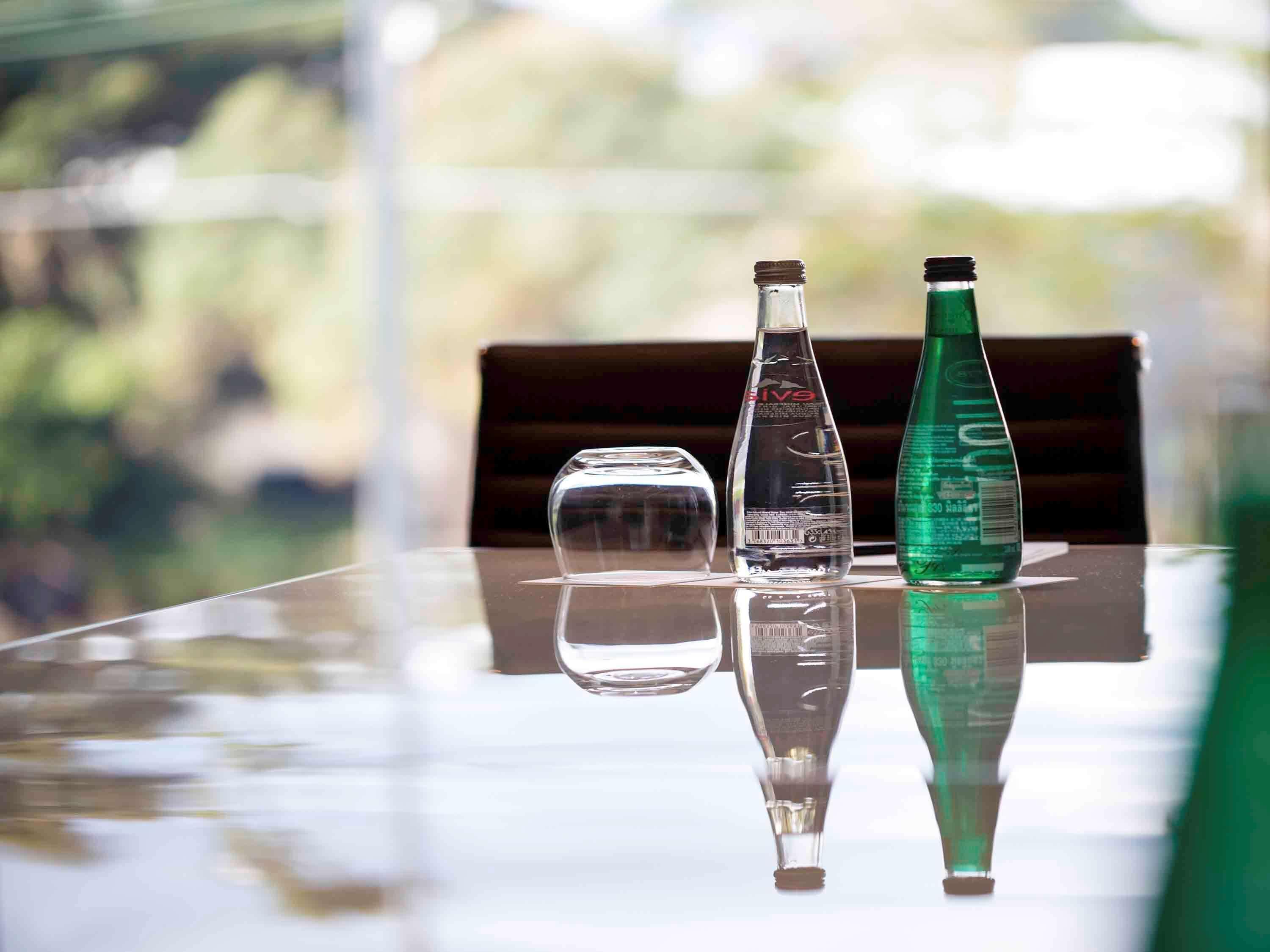 Hotel Pullman Sydney Airport Zewnętrze zdjęcie Bottles of S. Pellegrino