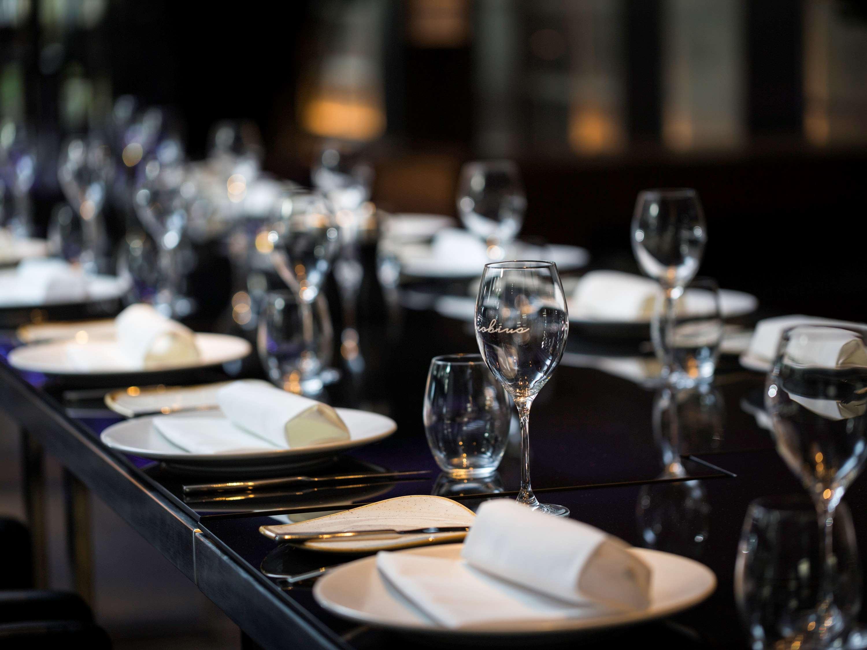 Hotel Pullman Sydney Airport Zewnętrze zdjęcie A table set for fine dining
