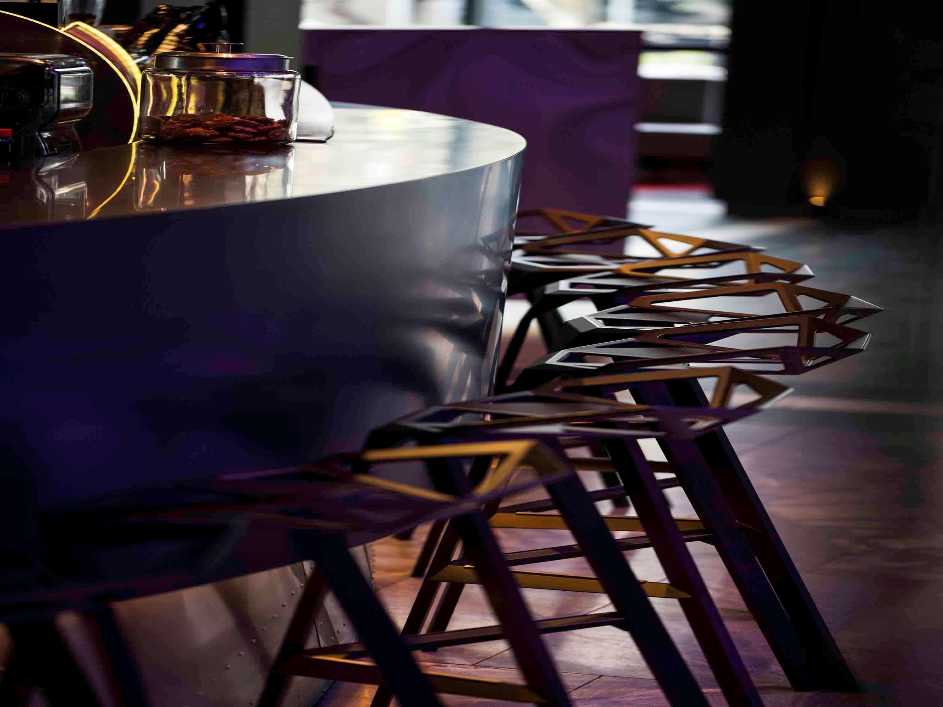 Hotel Pullman Sydney Airport Zewnętrze zdjęcie Bar stools