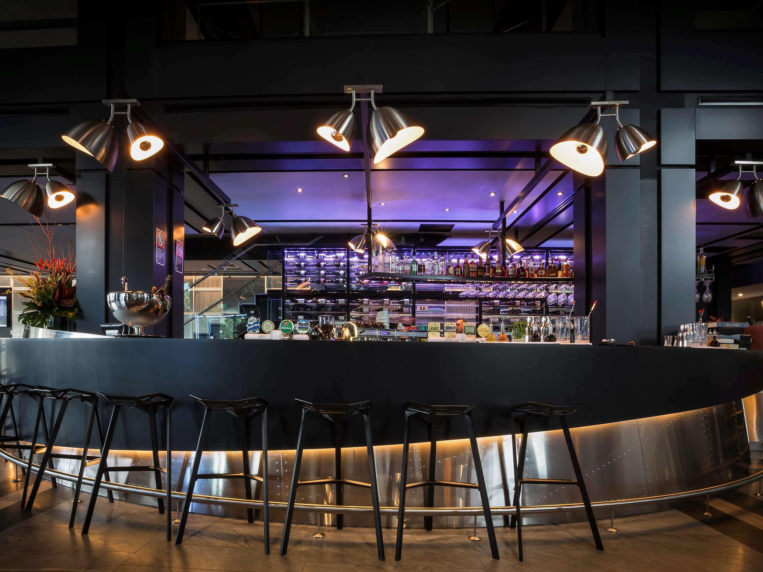 Hotel Pullman Sydney Airport Zewnętrze zdjęcie The bar at the restaurant